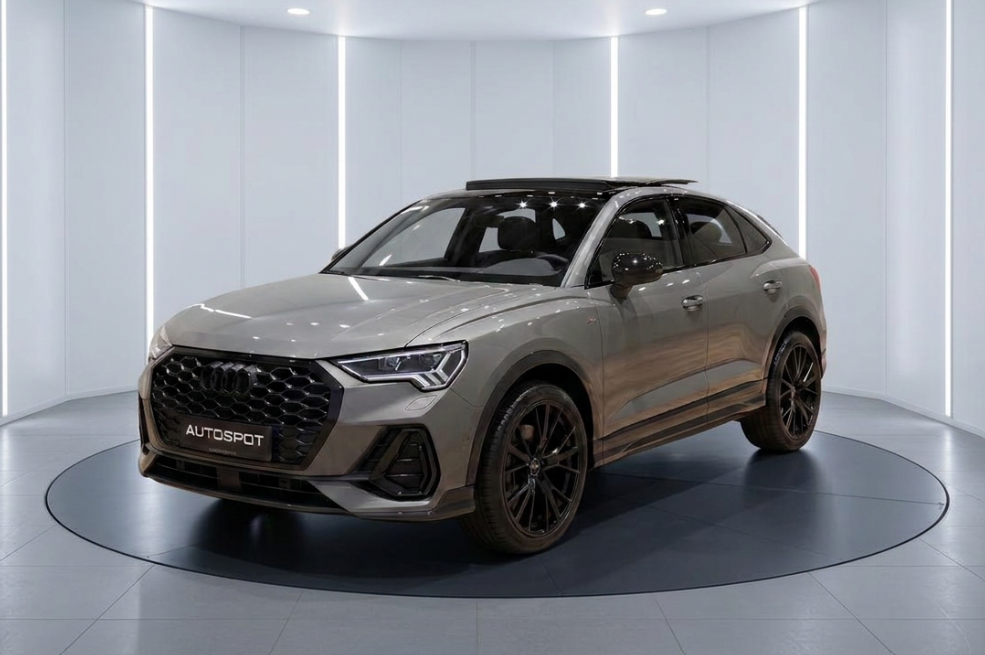 Audi Q3 in LED Turntable Booth