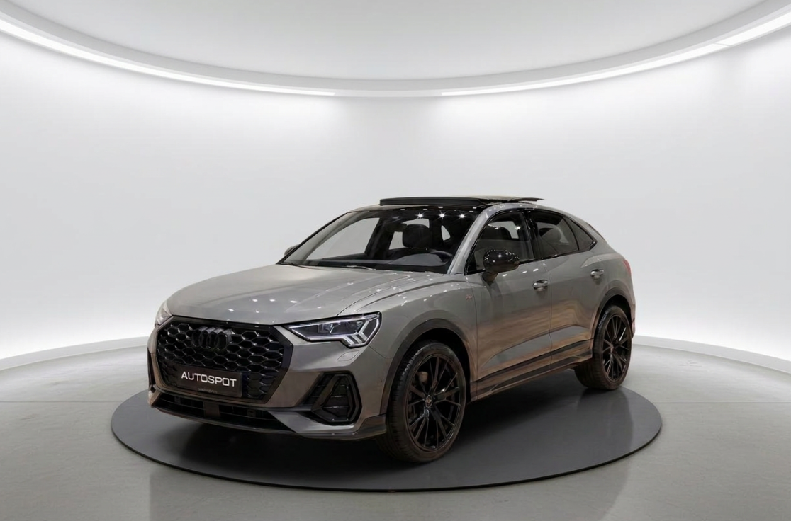 Audi Q3 in White Curve Studio